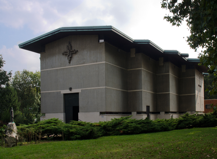 Esterno della chiesa di Sant’Enrico, San Donato Milanese.